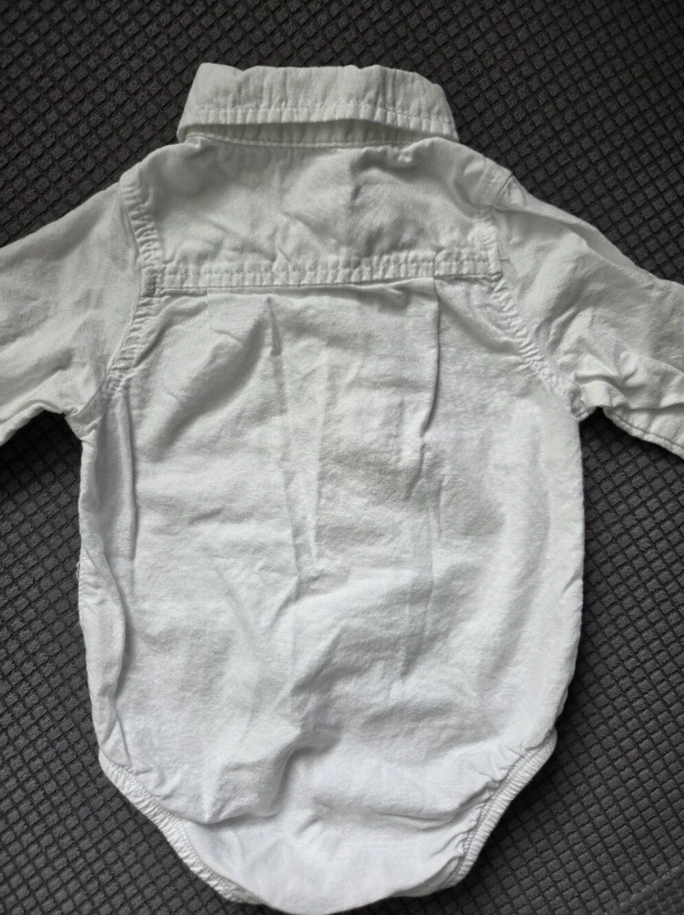 OshKosh B'gosh White Button-Down Long-Sleeve Bodysuit Size 12M